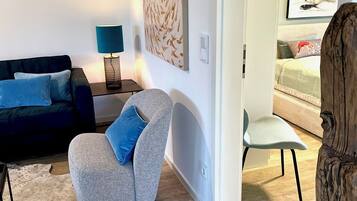 Fernseher, Kamin, Videothek, Stereoanlage