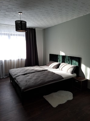 1 Schlafzimmer, Schreibtisch, Reisekinderbett, kostenloses WLAN