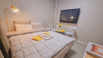 Basic Room | Premium bedding, pillowtop beds, desk, free WiFi