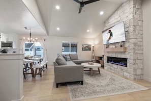 TV, fireplace, offices - Heber Getaway | Hot Tub | Pet-Friendly | Game Room (Heber City)