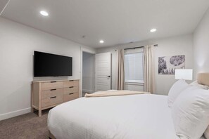 5 soveværelser, skrivebord, strygejern/strygebræt, weekendseng