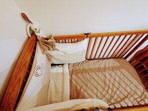 4 bedrooms, free WiFi, bed sheets