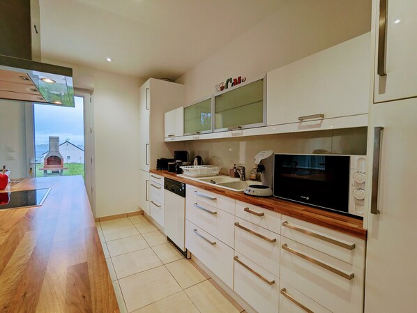 Fridge, microwave, dishwasher