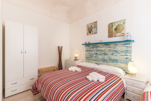 Classic Apartment | 1 bedroom, iron/ironing board, bed sheets