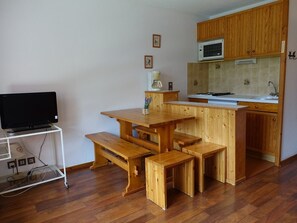 Frigorifero, forno, macchina per tè/caffè, tostapane