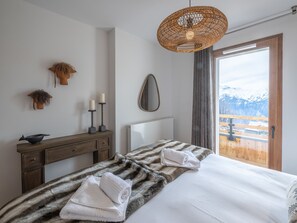 2 bedrooms, free WiFi, bed sheets - Modern apartment near slopes with wifi and parking (Huez)