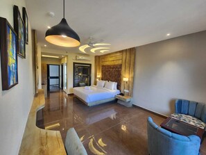 1 habitación y espacio para trabajar con laptop 