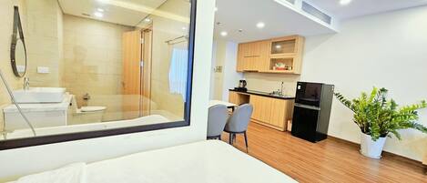 8 bedrooms, WiFi, bed sheets