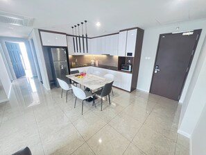 Living area - Luxury The Goldview Apartment - Saigon Center Riverside (Ho Chi Minh City)