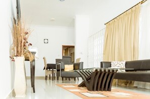 House | Dining - House - Sleeps 4 & Access to Pool (Kweiman)