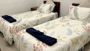 2 habitaciones, tabla de planchar con plancha, wifi y ropa de cama 