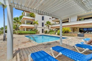 Pool - Playa Lechi Penthouse right by the Caribbean Sea (Kralendijk)