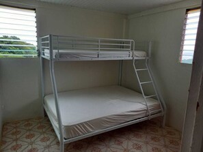 2 quartos, ferros/tábuas de passar roupa, Wi-Fi, roupa de cama