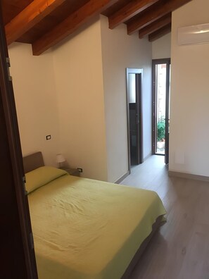 3 bedrooms, iron/ironing board, travel crib, free WiFi