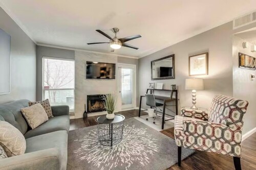 I36 - Apt|Yard|11mi to Fair Park|Sleeps 4