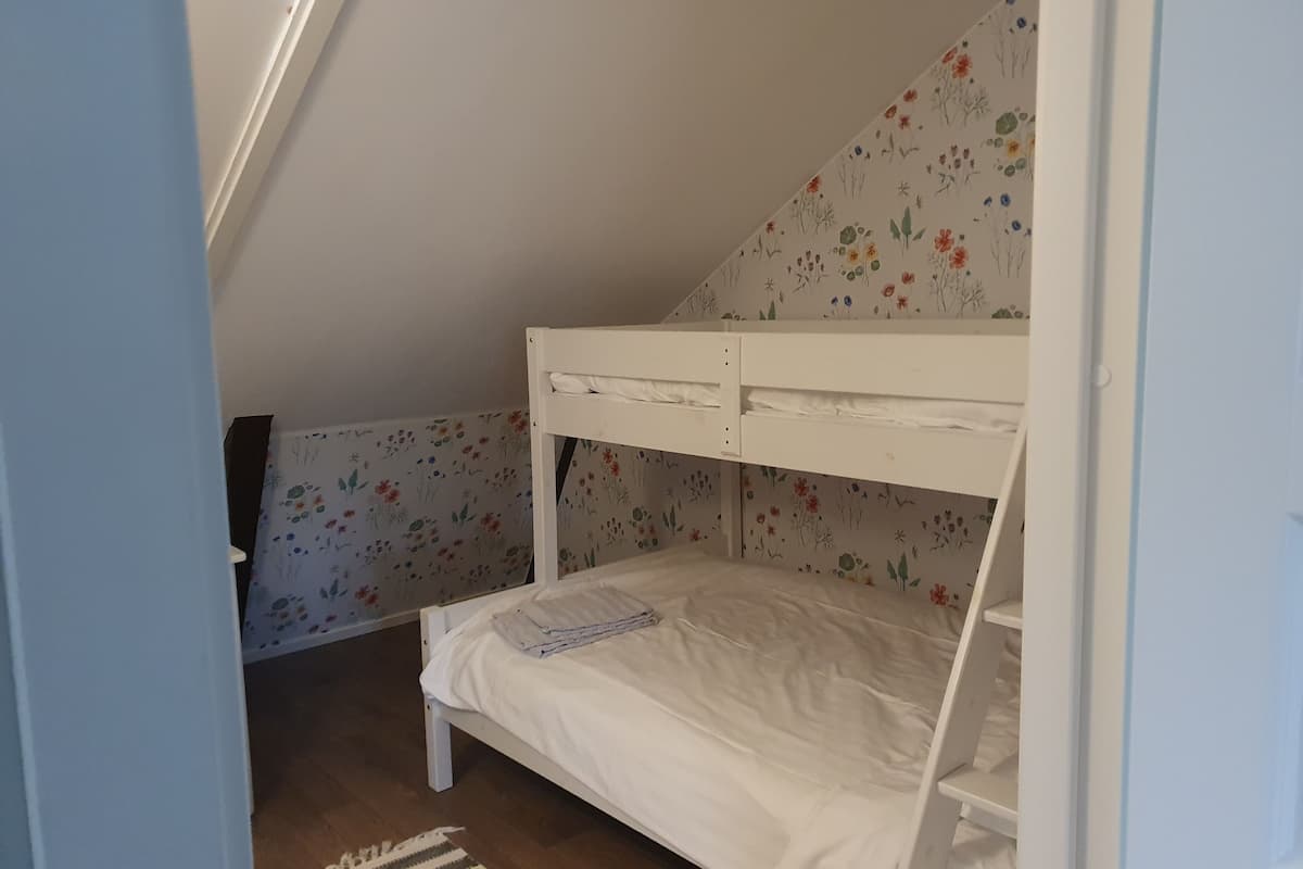 Design Double or Twin Room | Individually decorated, individually furnished, laptop workspace