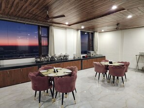 Restaurant - Him Hilton Luxury Hotel (Krishangarh)