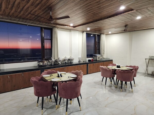 Restaurant - Him Hilton Luxury Hotel (Krishangarh)