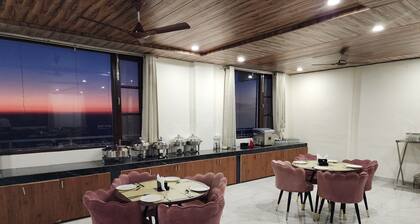 Him Hilton Luxury Hotel