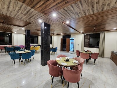 Him Hilton Luxury Hotel