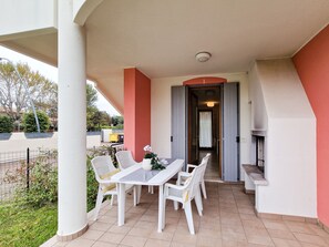 Outdoor dining - Beautiful Flat With a Fantastic Garden (San Michele al Tagliamento)