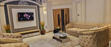 المنشأة من الداخل