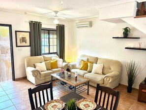 Living area - Casa Rodasa - 2 bedrooms, roof terrace, airco, etc (Roda)