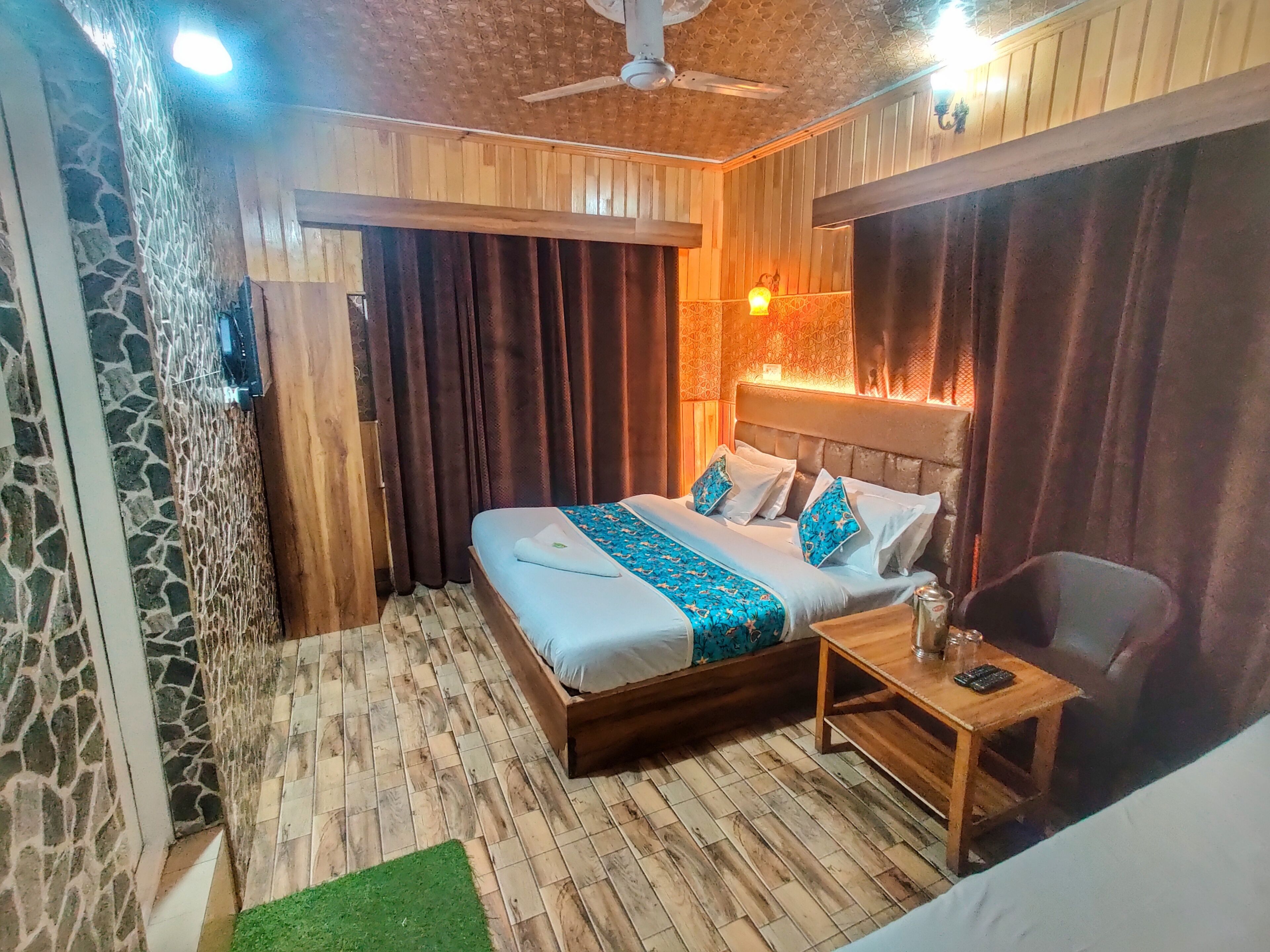 Classic Triple Room, Multiple Beds, Smoking | Egyptian cotton sheets, premium bedding, down duvets, desk