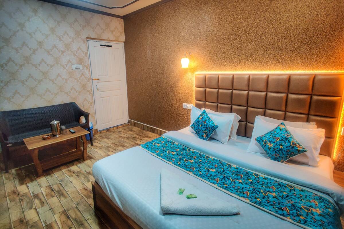 Kamar Double Deluks | Seprai katun Mesir, seprai premium, selimut bulu angsa, dan meja kerja
