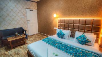 Deluxe Double Room | Egyptian cotton sheets, premium bedding, down duvets, desk