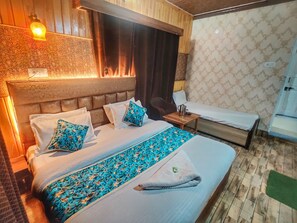 Classic Triple Room, Multiple Beds, Smoking | Egyptian cotton sheets, premium bedding, down comforters, desk - Hotel Nissar (Srinagar)