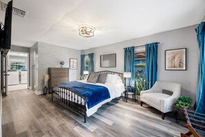 4 bedrooms, desk, iron/ironing board, travel cot