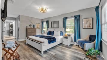 4 bedrooms, desk, iron/ironing board, travel crib