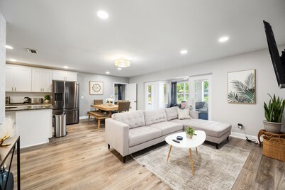 Summer Specials! Pet Friendly, 7 Beds, Family Oasis