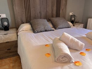 3 soverom, strykejern/-brett, wi-fi (inkludert) og sengetøy