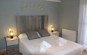 3 bedrooms, iron/ironing board, free WiFi, bed sheets - "CASA PUIG"6/7 pax.Private pool,Free Air Conditioning/Heat,Wifi,Sheets/Towels. (L'Escala)
