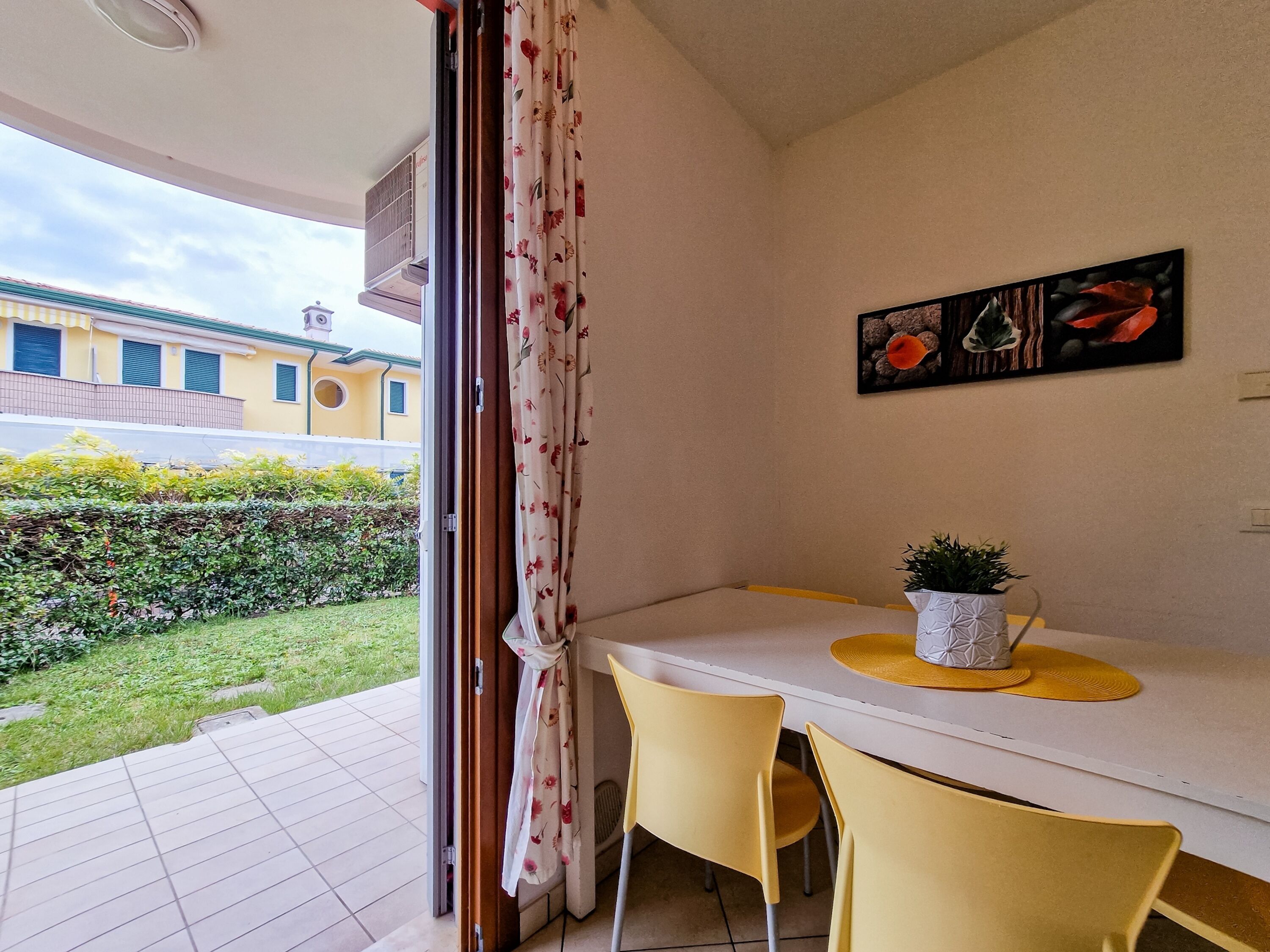 Apartment, 1 Bedroom, Patio, Garden View | Dining room