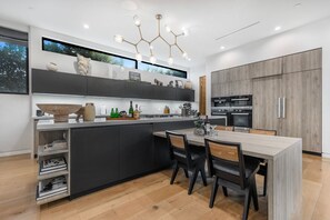Fridge, microwave, oven, stovetop - Oak Villa - Contemporary Modern Estate with Pool & Spa (Los Angeles)