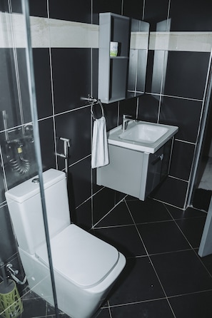Bathroom - Cozy Oasis Kyanja (Kampala)