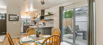 Updated Duplex Home < 1 Mi to Downtown Enumclaw!