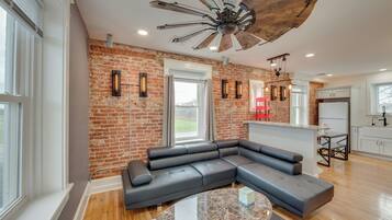 Apartment (2 Bedrooms) | Front of property