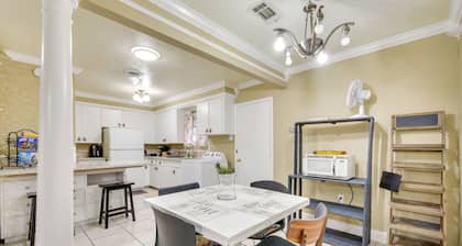 Baton Rouge Vacation Rental w/ Yard: 10 Mi to Lsu!