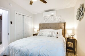 Cottage (1 Bedroom) | Interior - Peaceful Montgomery Vacation Rental w/ Porch! (Montgomery)