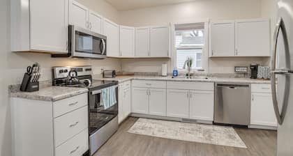 Updated Home < 1 Mi to Downtown Fargo!