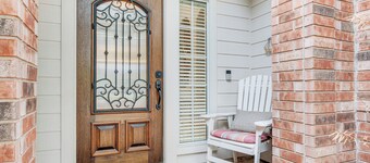Pool, Hot Tub & Bbq: Family Home in Round Rock