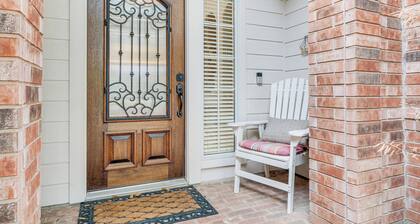 Pool, Hot Tub & Bbq: Family Home in Round Rock