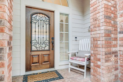 Pool, Hot Tub & Bbq: Family Home in Round Rock