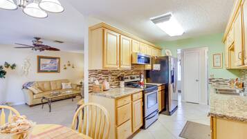 House (3 Bedrooms) | Interior