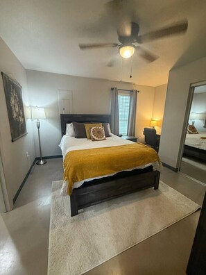 2 habitaciones, escritorio, tabla de planchar con plancha y wifi 