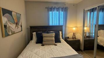 2 bedrooms, desk, iron/ironing board, WiFi